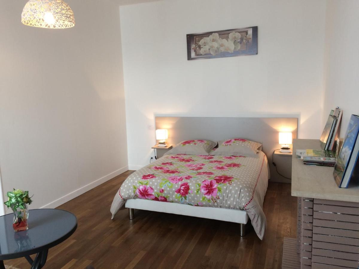 Chambres " Orchidees " Saint-Denis-de-Gastines Eksteriør bilde