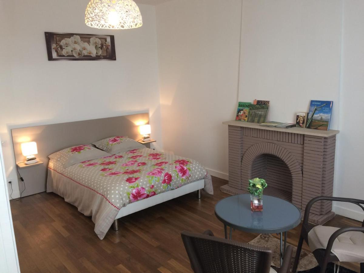 Chambres " Orchidees " Saint-Denis-de-Gastines Eksteriør bilde